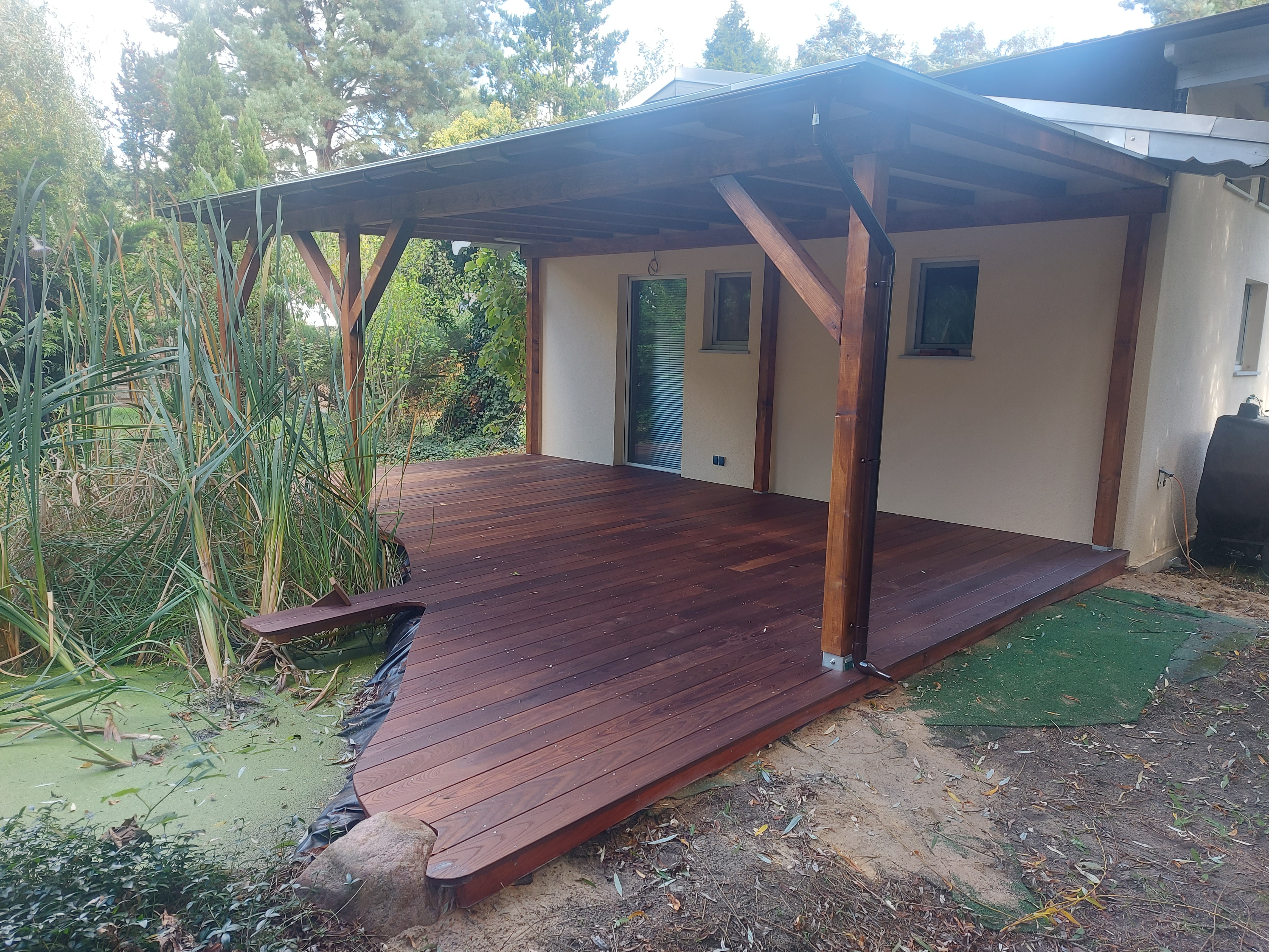 ThermoeschenterrasseamTeich4